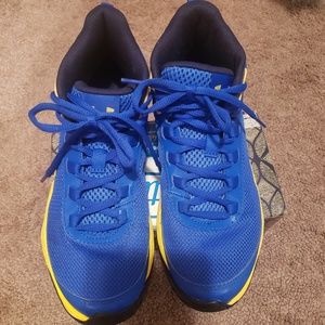 Under armor boys shoes